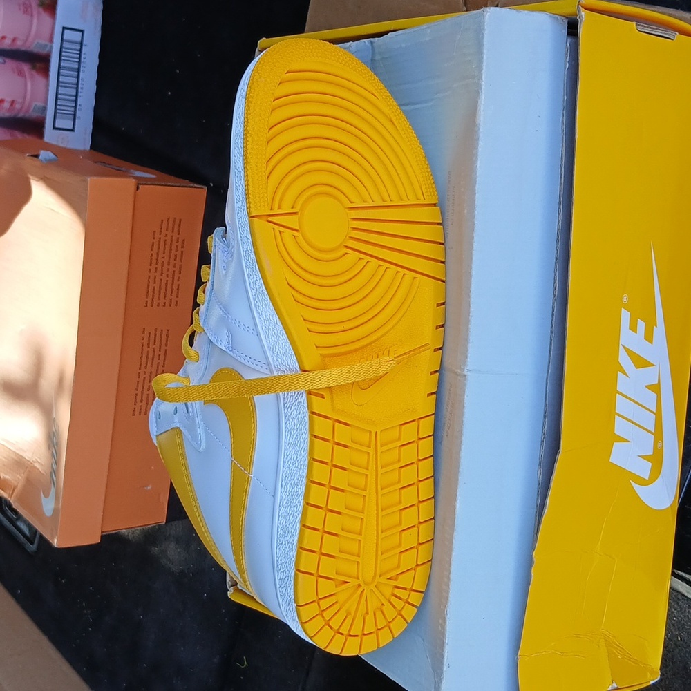 Shoes - Picture 4 of 4